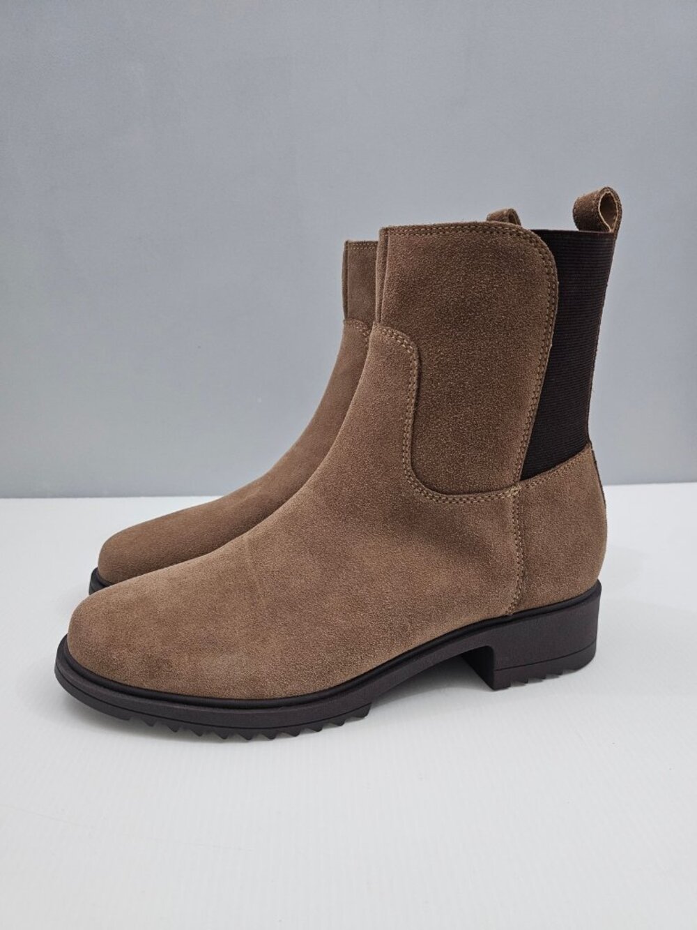 Blondo Colbee Waterproof Chelsea Ankle Boot Womens 10 Brown Suede Lug Sole NEW